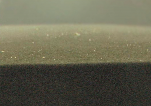 活性炭吸着槽の写真、薄いグレー・グレー・黒の三層になっている